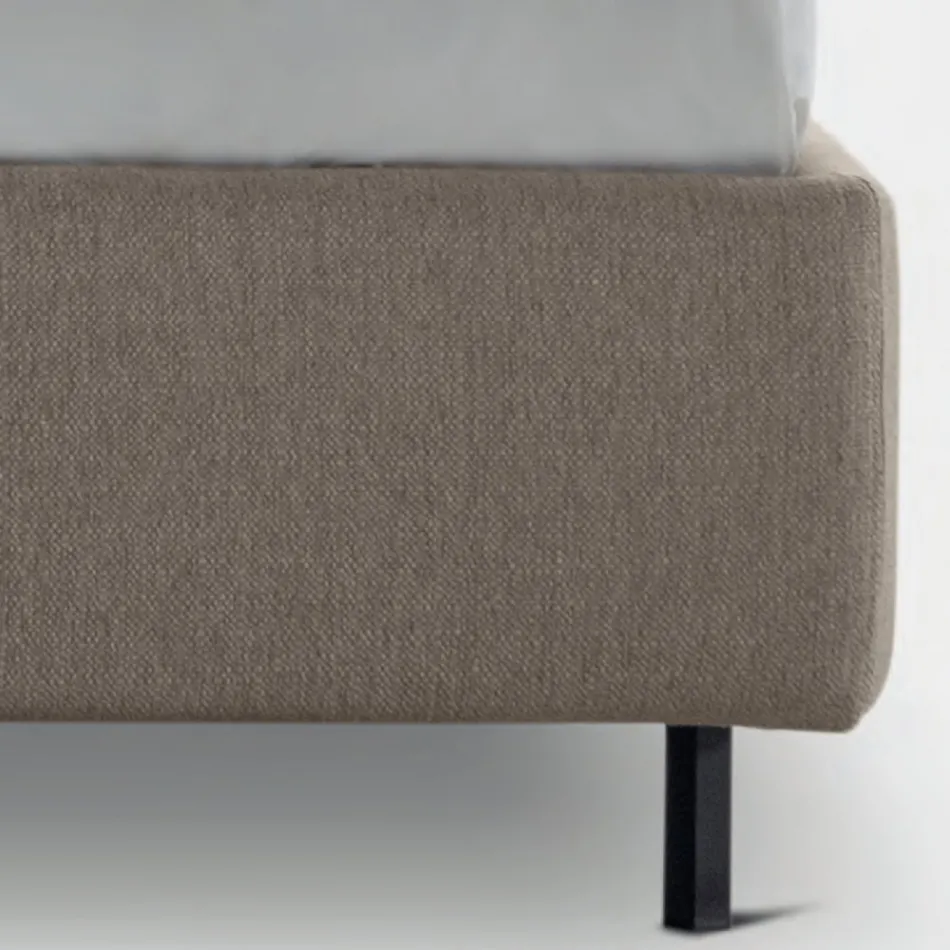 Cama de matrimonio 160x190 con líneas curvas y botones Made in Italy - Oriente viadurini