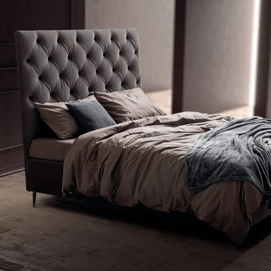 Cama de matrimonio 160x190 con cabecero alto y acolchado Made in Italy - Sallie viadurini