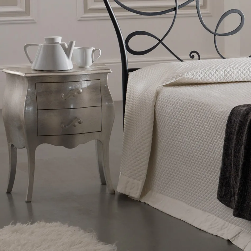 Cama doble con almohadas, colchón y 2 mesitas de noche Made in Italy - Natural viadurini