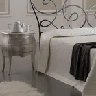 Cama doble con pie de cama, colchón, almohadas y 2 mesitas de noche - Lampo viadurini