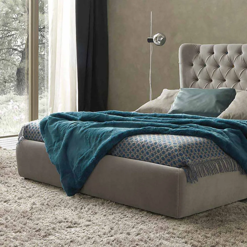 Cama doble de diseño moderno Selene Bolzan con cabecero acolchado viadurini