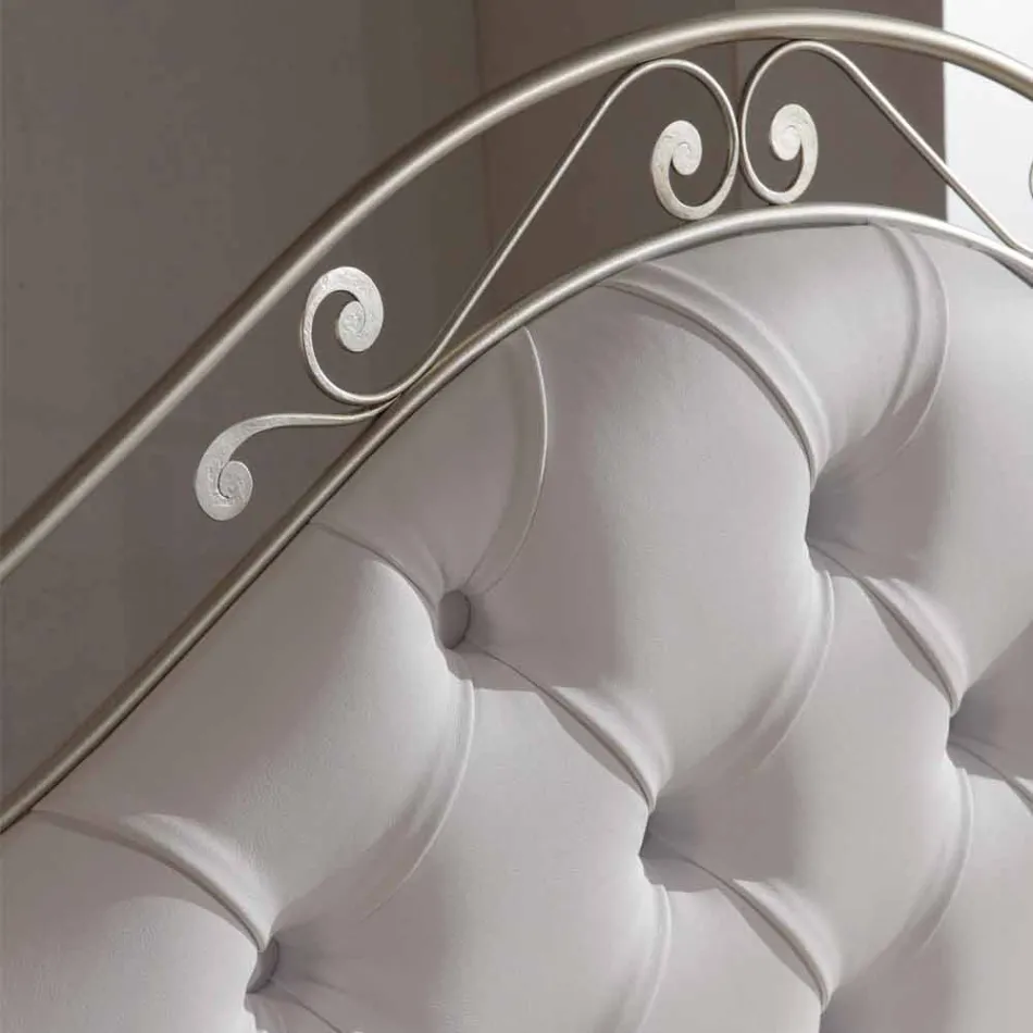 Tapizados a mano cama doble en hierro sólido Gracie viadurini