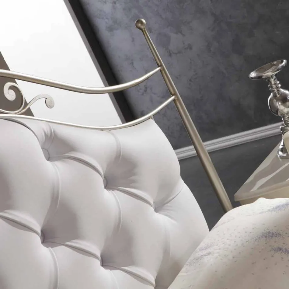 Tapizados a mano cama doble en hierro sólido Gracie viadurini