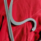 cama doble en el arte del hierro con las piernas afiladas Zoe viadurini