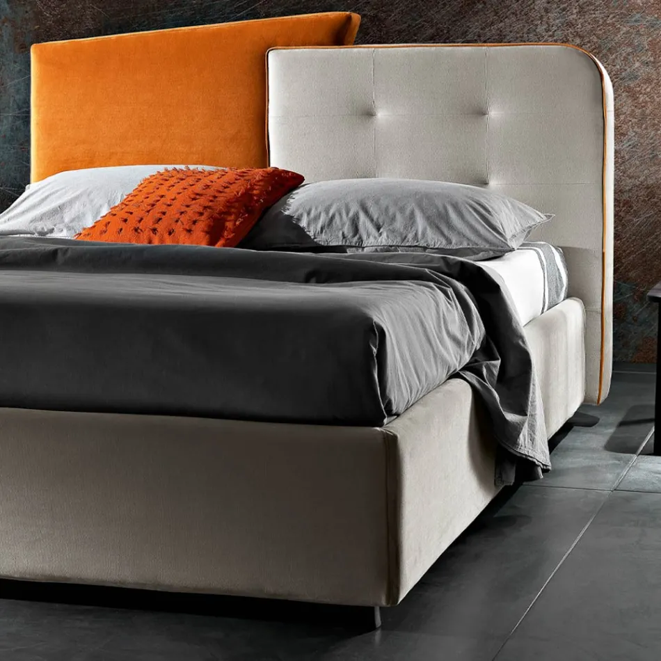 Cama doble de diseño moderno en terciopelo gris y naranja - Plorifon viadurini