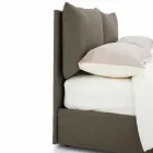 Cama doble tapizada en tela con pies negros Made in Italy - Bandola viadurini
