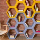 Librería de pared Slide Hexa de colores fabricada en Italia. viadurini