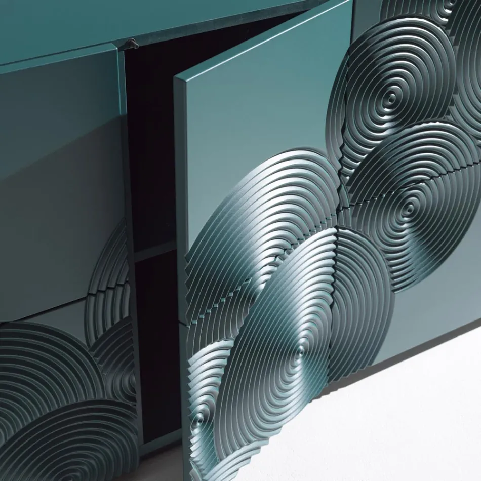 Aparador de 5 puertas en MDF lacado con decoración grabada y acabada a mano - Cangrejo viadurini