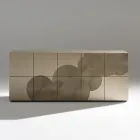 Aparador de 5 puertas en MDF lacado con decoración grabada y acabada a mano - Cangrejo viadurini