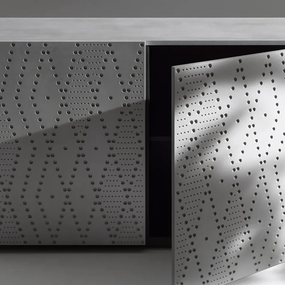 Aparador con 3 puertas y 3 estantes interiores, decoración de aluminio fundido - Scorpion viadurini