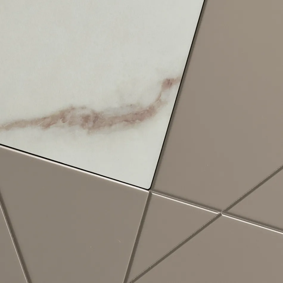 Aparador con 4 puertas de MDF lacado con inserciones de cristal efecto mármol y pantógrafo - Danila viadurini