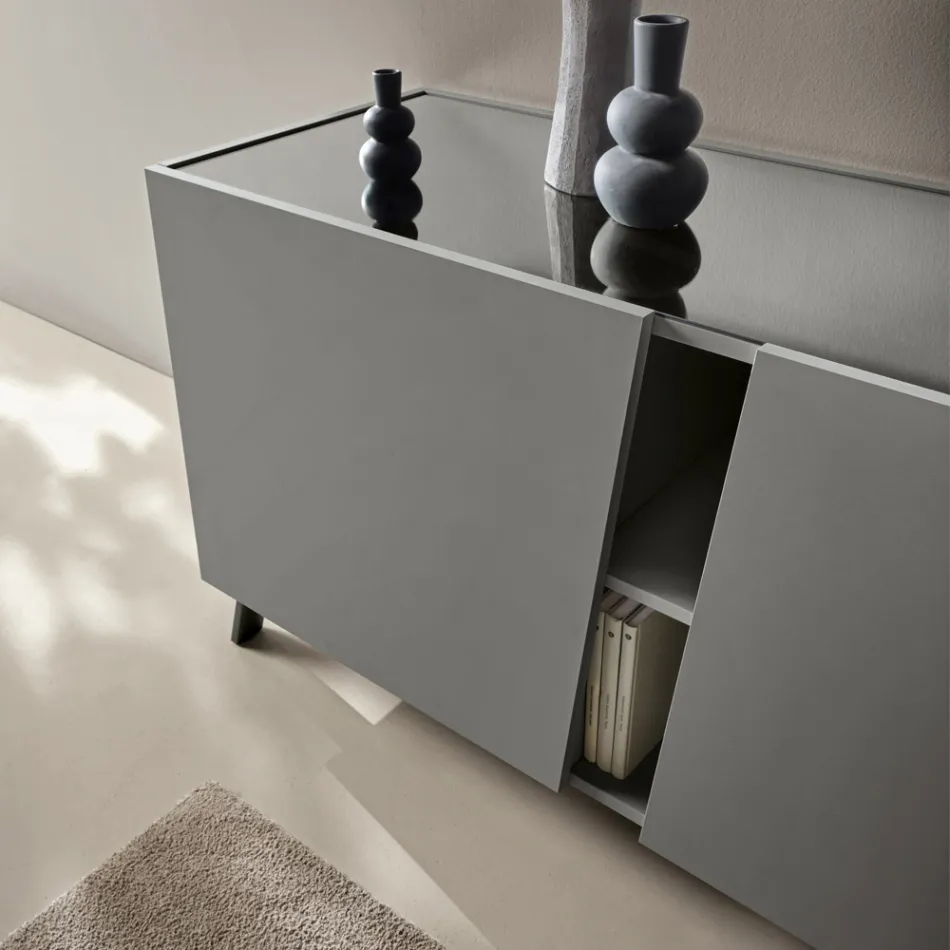 Aparador de pie con tres puertas batientes en melamina Made in Italy - Calia viadurini