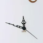 Reloj de pared moderno y redondo de madera con decoraciones de diseño estacional viadurini