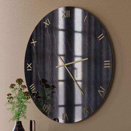 Reloj de pared de cristal con efecto mármol negro y dorado y manecillas de latón - Cortex viadurini