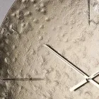 Reloj de pared de vidrio fundido ondulado con manecillas de latón - Radia viadurini