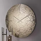 Reloj de pared de vidrio fundido ondulado con manecillas de latón - Radia viadurini