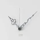 Reloj de pared moderno y redondo con diseño de madera decorada - Harmony viadurini