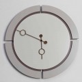 Reloj de pared redondo grande de diseño moderno en madera marrón y beige - Osvego