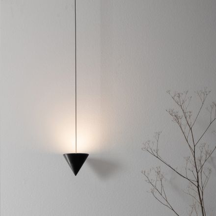 Lámpara de Pie Wire en Aluminio Negro y Cono Gran Diseño Minimalista - Mercado viadurini