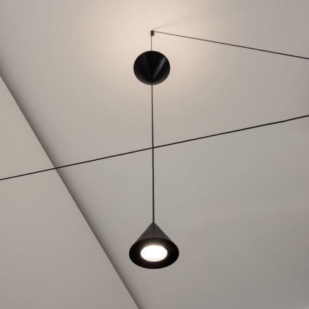 Lámpara de Pie en Aluminio Negro y Diseño Minimal de Doble Cono - Mercado viadurini