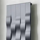 Placa radiante de acero de diseño vertical de 5 barras de hasta 1003 vatios - River viadurini