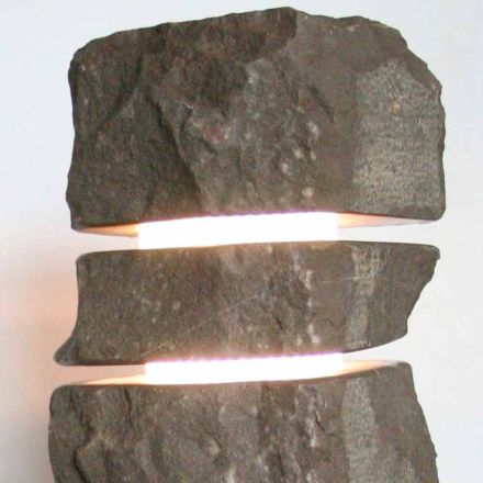 Piedra de mármol Pesco Carnico luminoso con 3 cortes Stonehenge viadurini