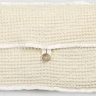 Clutch de Algodón Panal de Abeja Blanco Natural con Botón de Nácar - Anteha viadurini