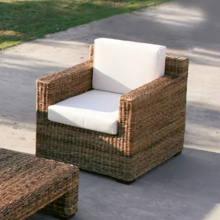 Sillón con estructura de tejido de plátano natural y cojines color crudo - Dish viadurini