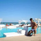 Sillón flotante Trona Luxury de diseño blanco, fabricado en Italia viadurini