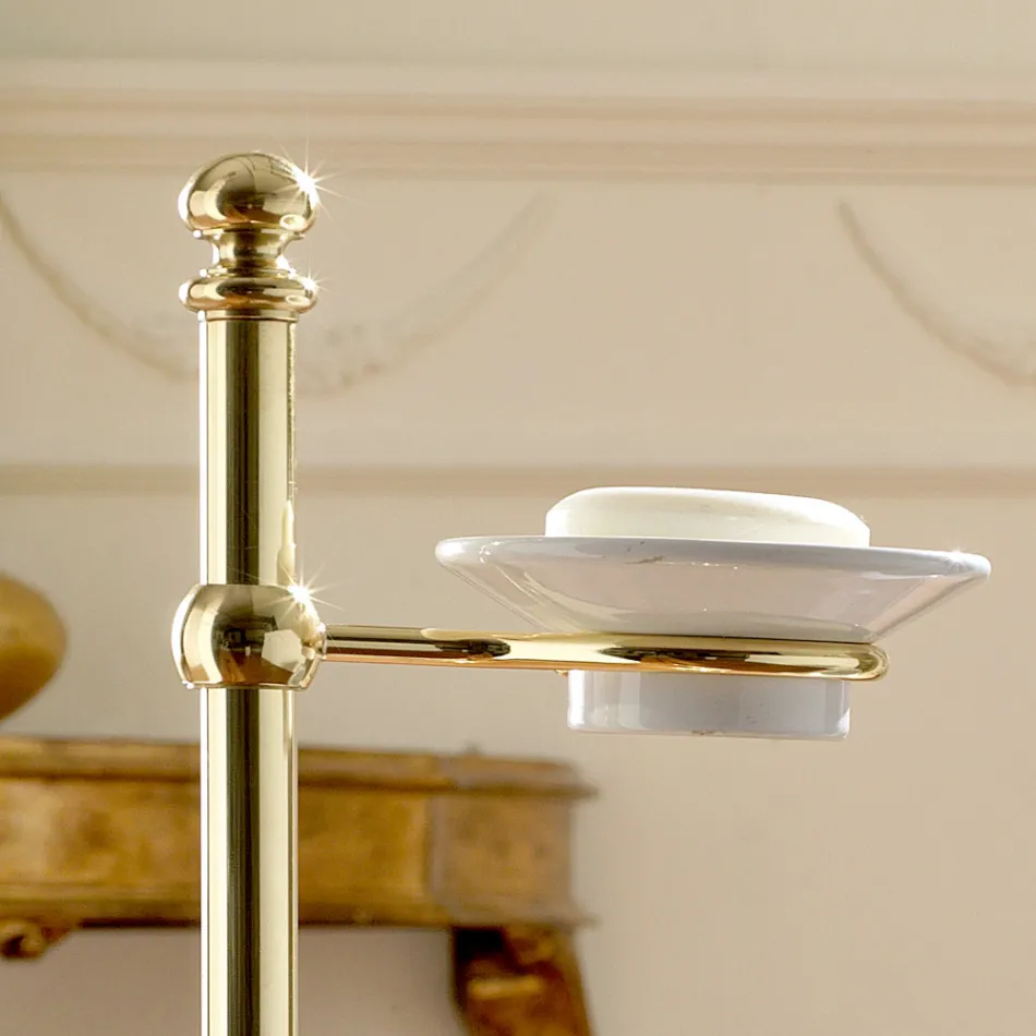 Toallero de suelo con jabonera vintage de latón y cerámica - Rouen viadurini