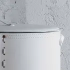 Lavadero ovalado en piel regenerada Riky hecho en Italia. viadurini