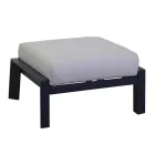 Salón compuesto por sofá, mesa de centro y sillones con reposapiés - Tablón de anuncios viadurini