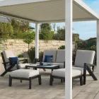 Salón compuesto por sofá, mesa de centro y sillones con reposapiés - Tablón de anuncios viadurini