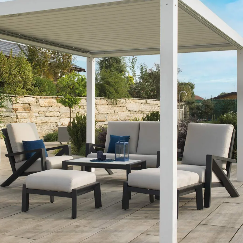 Salón compuesto por sofá, mesa de centro y sillones con reposapiés - Tablón de anuncios viadurini