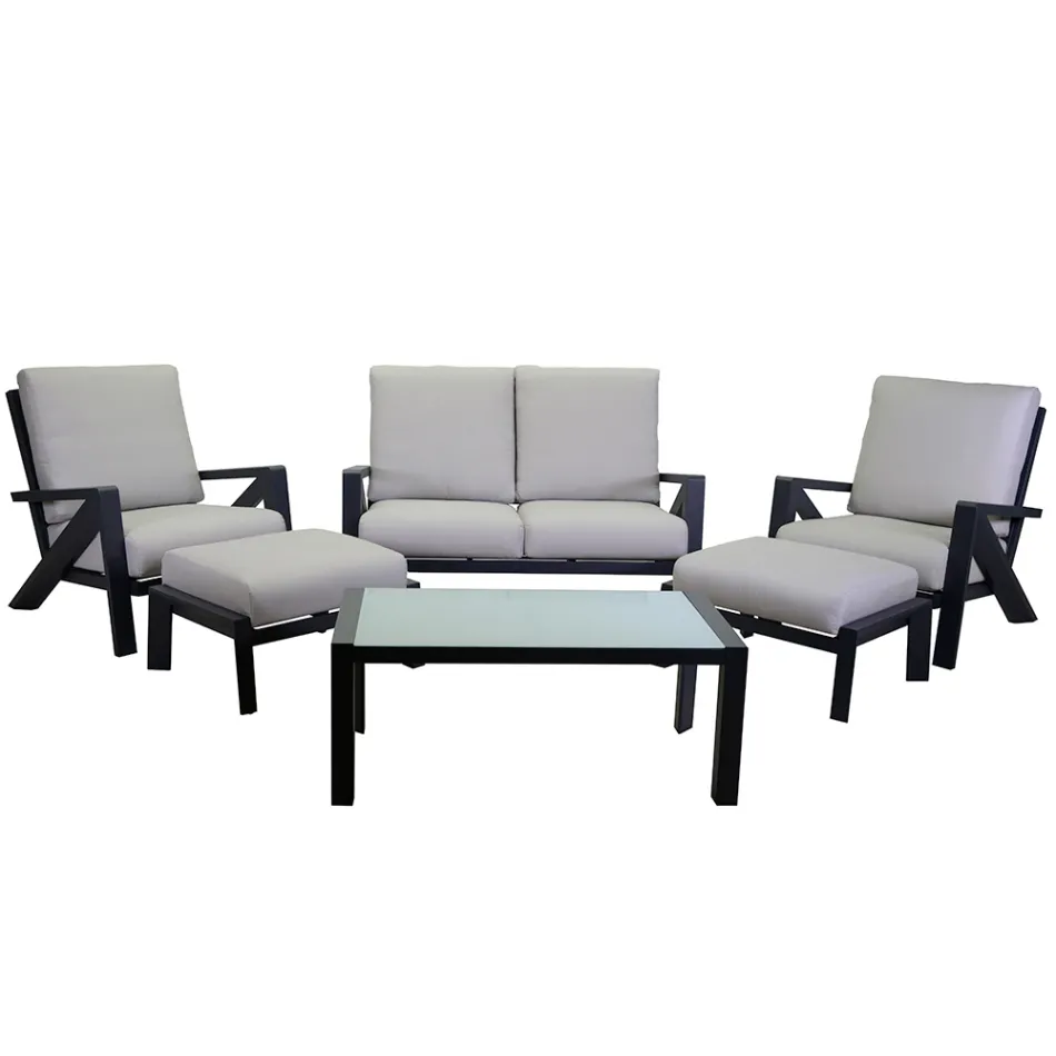 Salón compuesto por sofá, mesa de centro y sillones con reposapiés - Tablón de anuncios viadurini