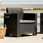 Salón con 1 sofá, 2 sillones y 1 mesa de centro con cojines de asiento - Máquina viadurini