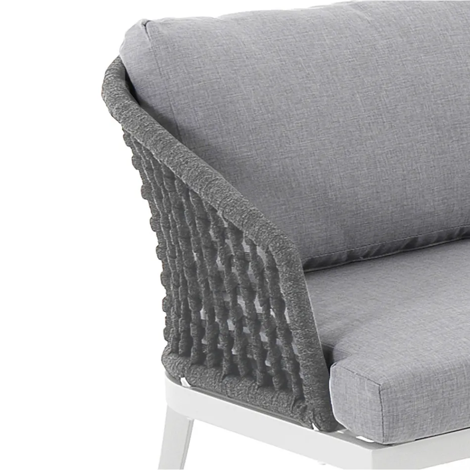 Salón interior y exterior con 2 sillones, 1 sofá y 1 mesa de centro - Sortir viadurini