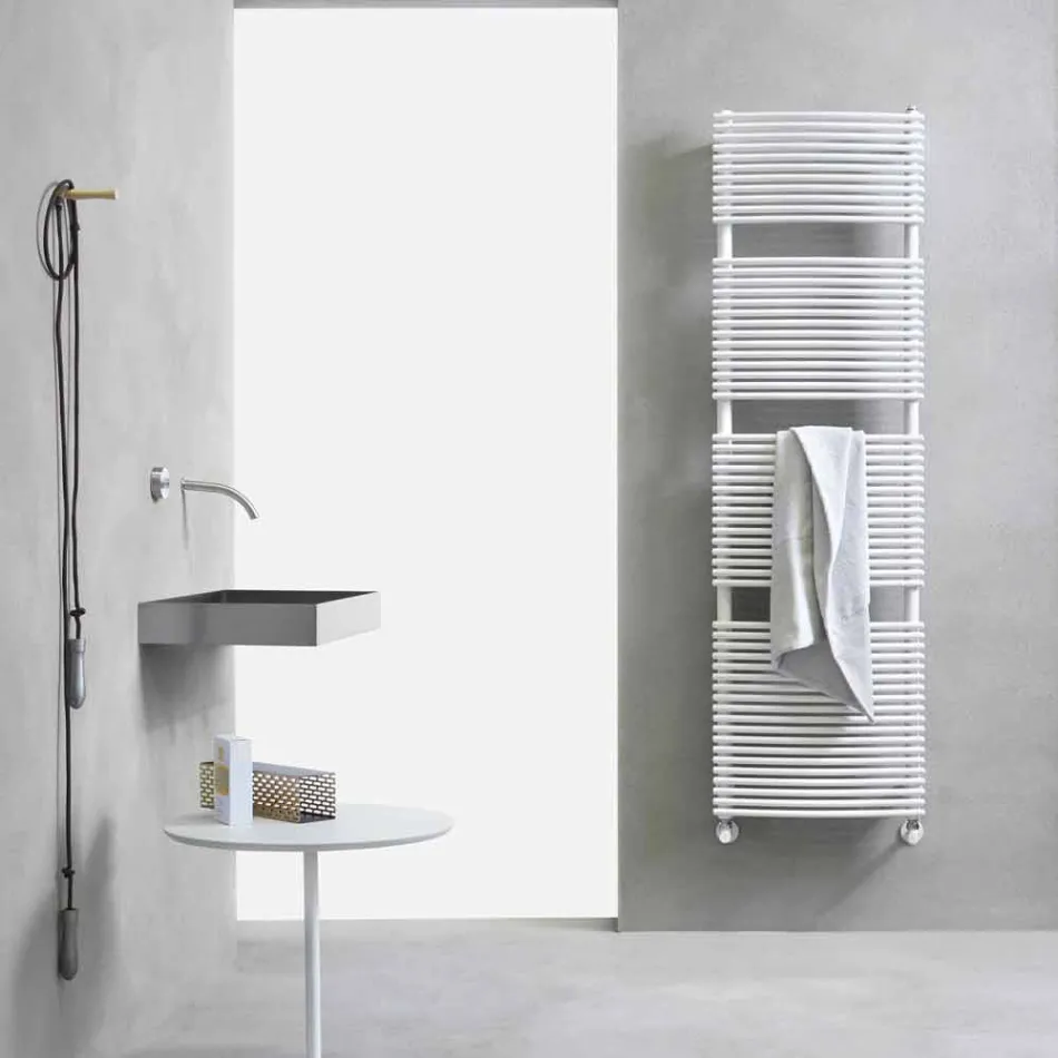 Calentador de toallas de baño hidráulico de diseño vertical en acero 1013 W - Griffin viadurini