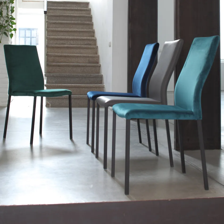 Silla de cocina con patas de metal y asiento de terciopelo, 4 piezas - Darvina viadurini