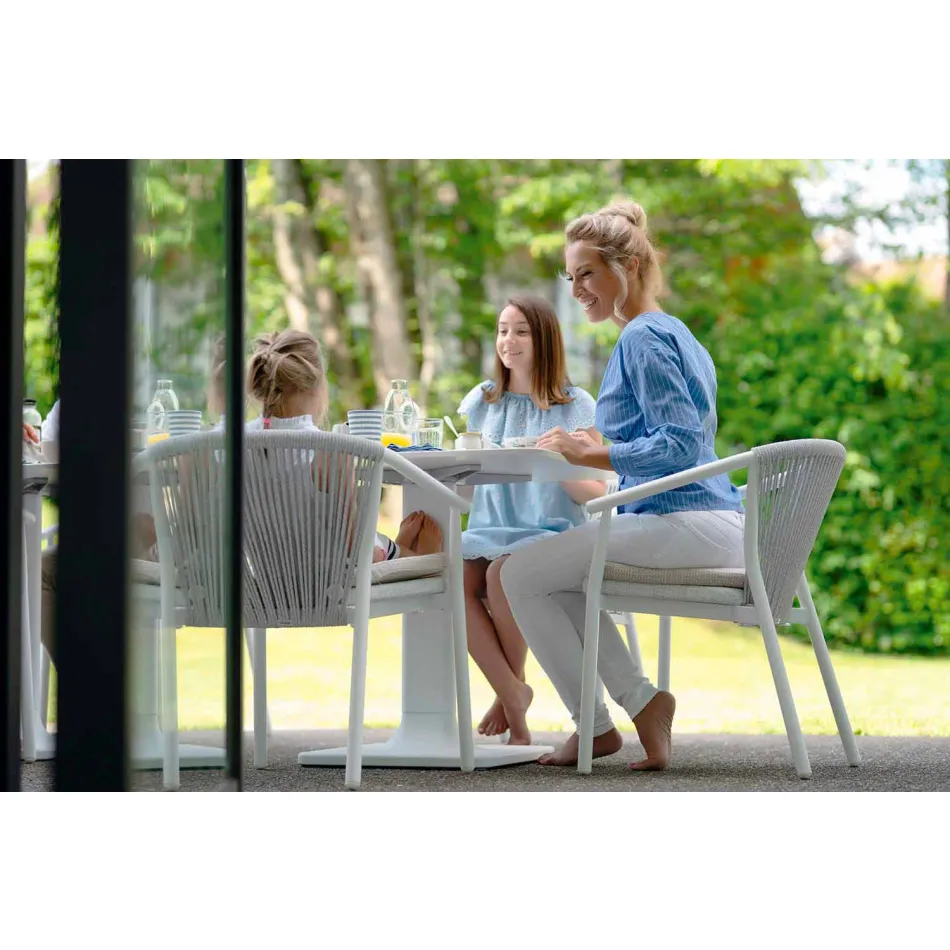 Silla apilable para exteriores con reposabrazos acolchados Al. 73 cm - Smart by Varaschin viadurini