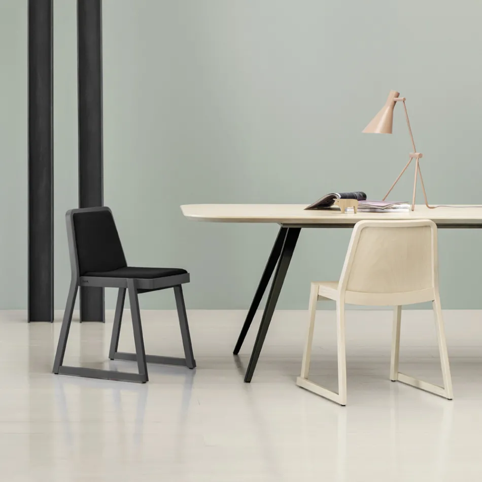 Silla apilable de madera con asiento de terciopelo Made in Italy, 2 piezas - Leipzig viadurini
