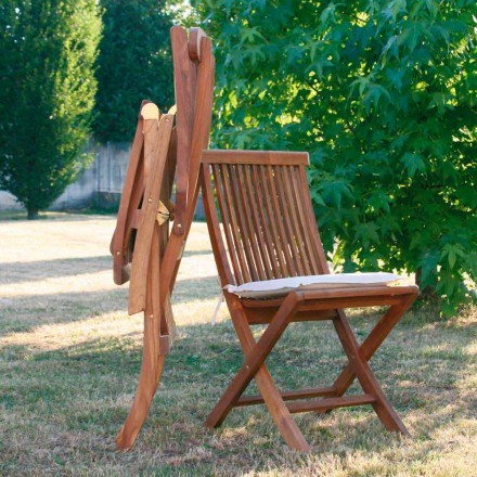 2 de septiembre sillas plegables en el jardín de teca viadurini