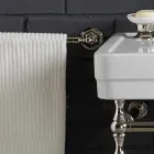 Set de baño con doble consola en cerámica blanca de estructura lineal viadurini