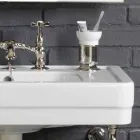 Set de baño con doble consola en cerámica blanca de estructura lineal viadurini