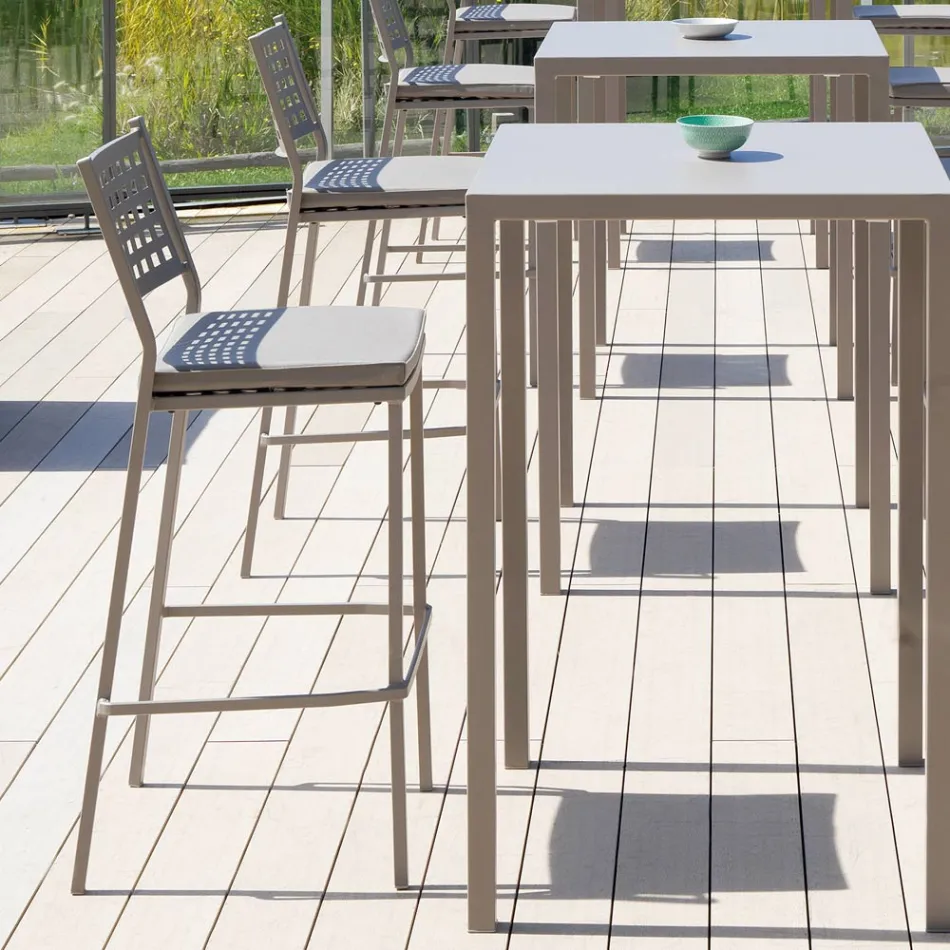 Taburete de exterior apilable en acero pintado Made in Italy - Nilda viadurini