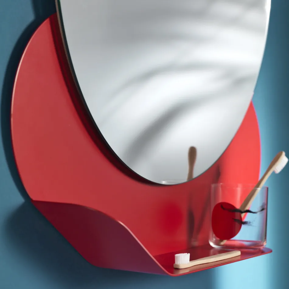 Espejo de pared con repisa de metal en varios colores Made in Italy - Hera viadurini