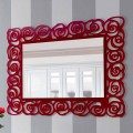 Espejo de pared moderno grande en plexiglás rojo - Rosalinda