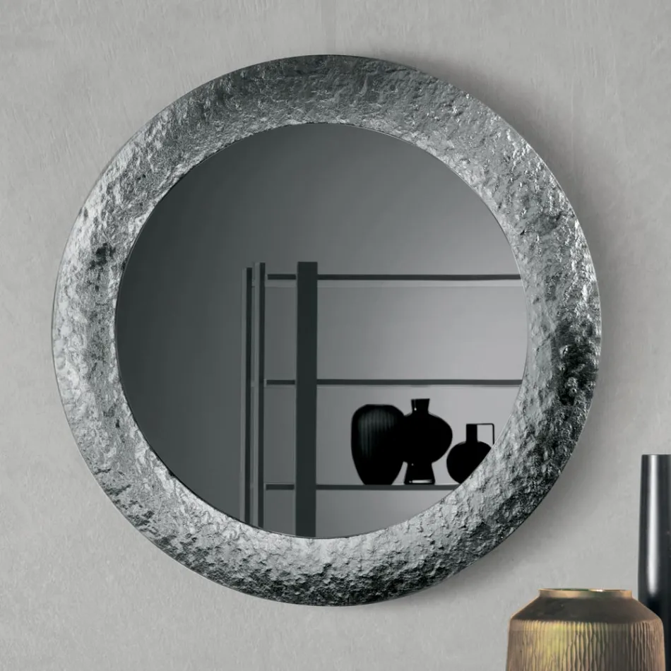 Espejo con marco de cristal martillado, reverso plateado, fabricado en Italia - Basilia viadurini