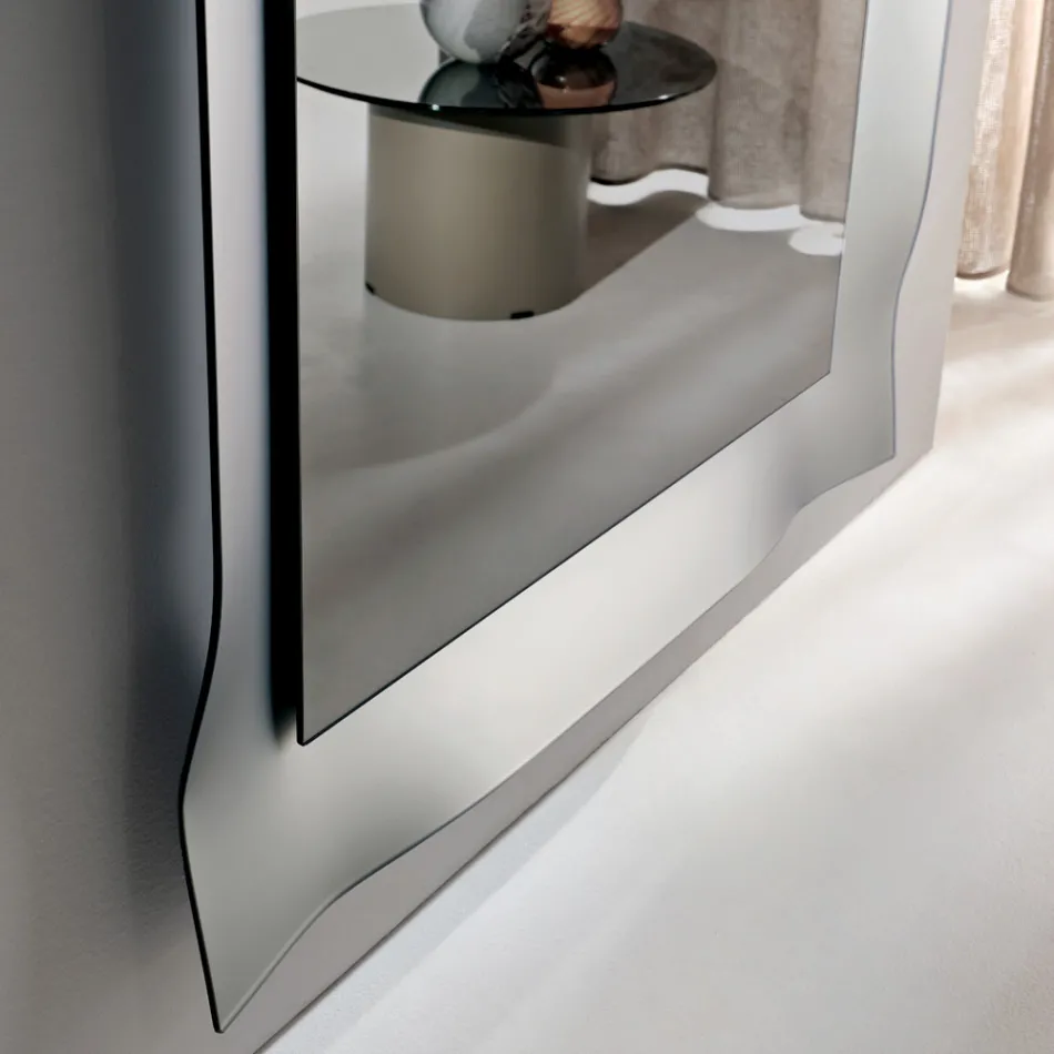 Espejo con marco de forma especial disponible en 3 tamaños y 2 colores - Carolina viadurini