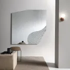 Espejo de pared Lirion con inserto a rayas bicolor, fabricado en Italia. viadurini